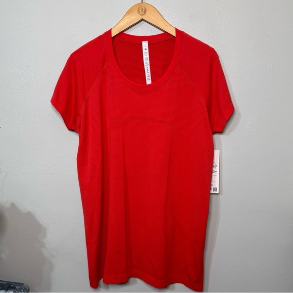 Lululemon Swiftly Tech 2.0 Short Sleeve Short Womens Size 16 Love Red NWT - Picture 10 of 11